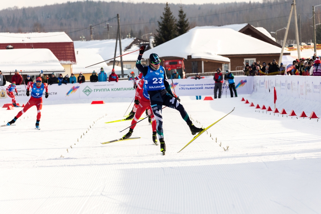 Александр Большунов выиграл скиатлон на Чемпионских высотах в Малиновке