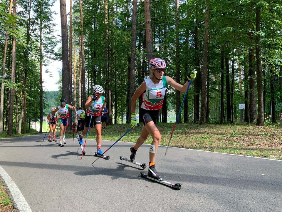 Дарья Рогозина выиграла гонку преследования на чемпионате России по лыжероллерам 2023 в Ханты-Мансийске