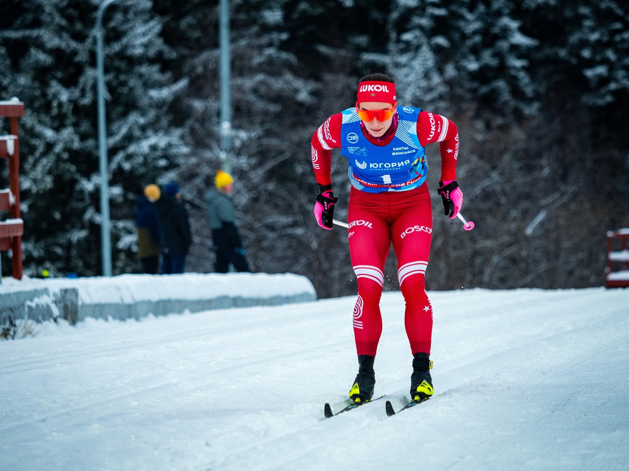 Наталья Непряева и Александр Большунов выиграли квалификацию спринта классическим стилем на Красногорской лыжне 2022