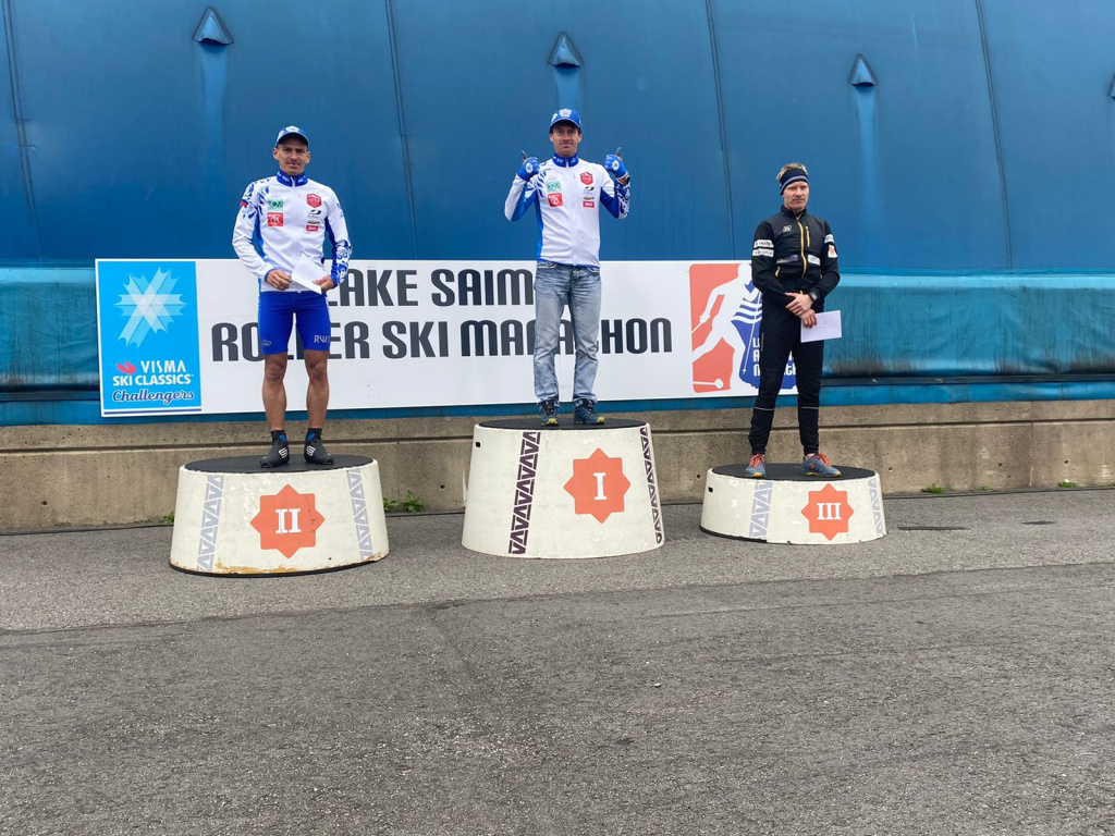 Двойной подиум и первые личные очки в новом сезоне VSC. Lake Saimaa Roller Ski Marathon 60 km. Иматра, Финляндия. Шемякин Алексей, Вылегжанин Максим, Ville Ahonen. Ожидали более представительного состава участников, но, как говорят сами организаторы, это их первый роллерный марафон, и они только пробуют развивать это направление, а наш приезд поднял им имидж настолько, что в следующем году точно будет жарко.