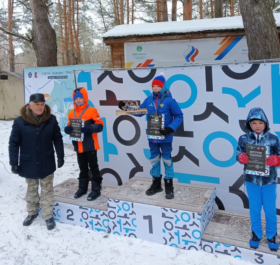 Награждение призеров на дистанции 5 км мальчики 2013-14г. Марафон PETROVSK-SKI