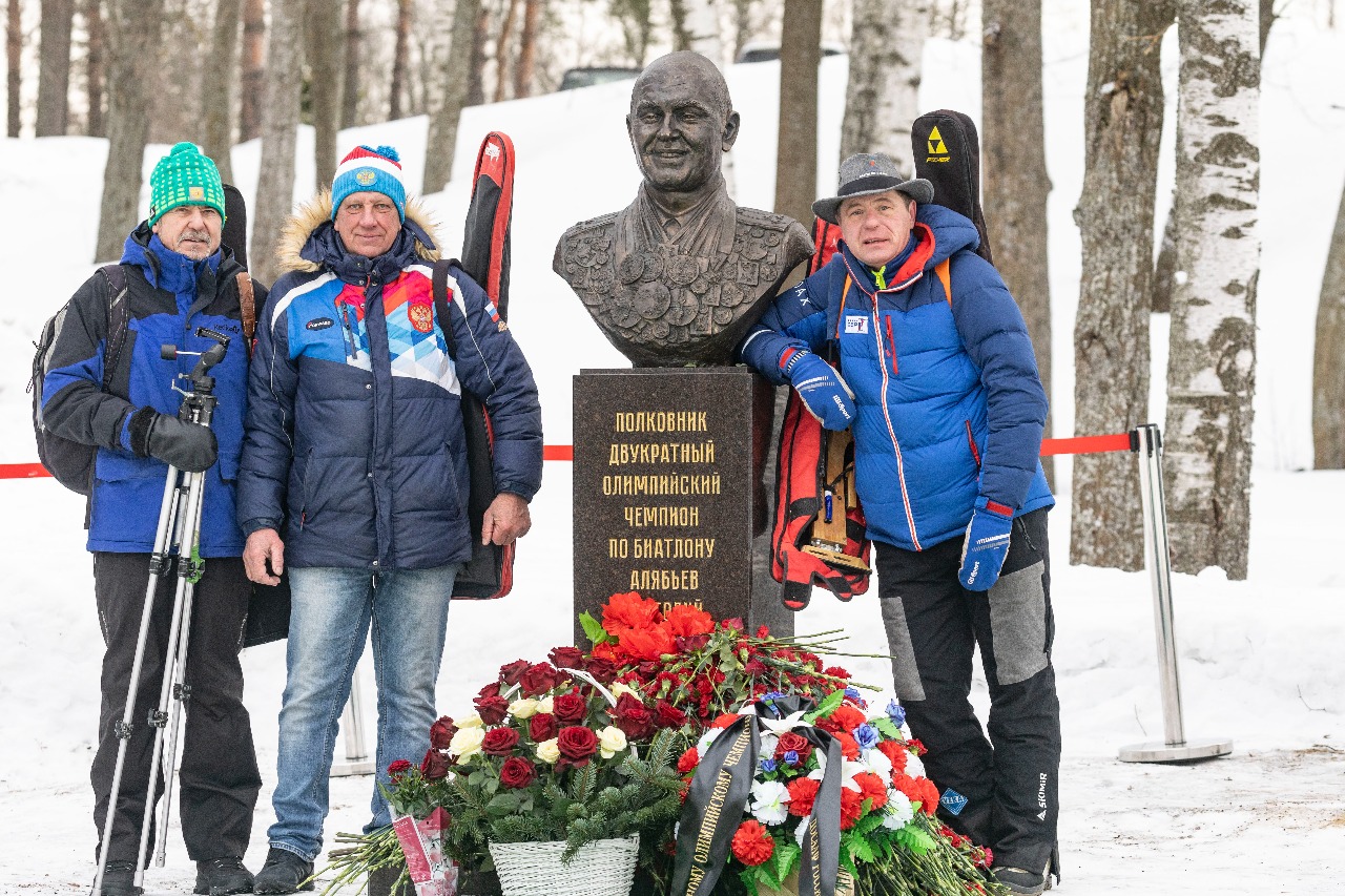 В Токсово установили памятник двукратному олимпийскому чемпиону Анатолию Алябьеву