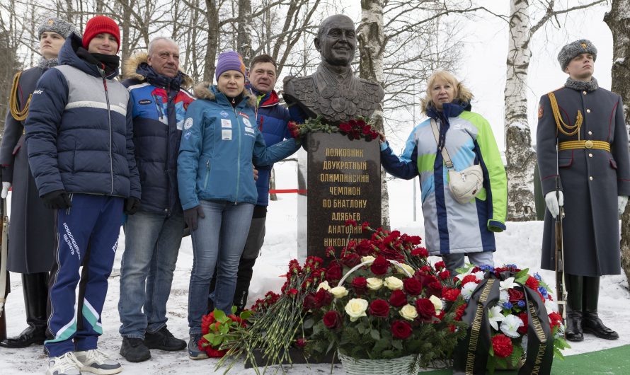 В Токсово установили памятник двукратному олимпийскому чемпиону Анатолию Алябьеву