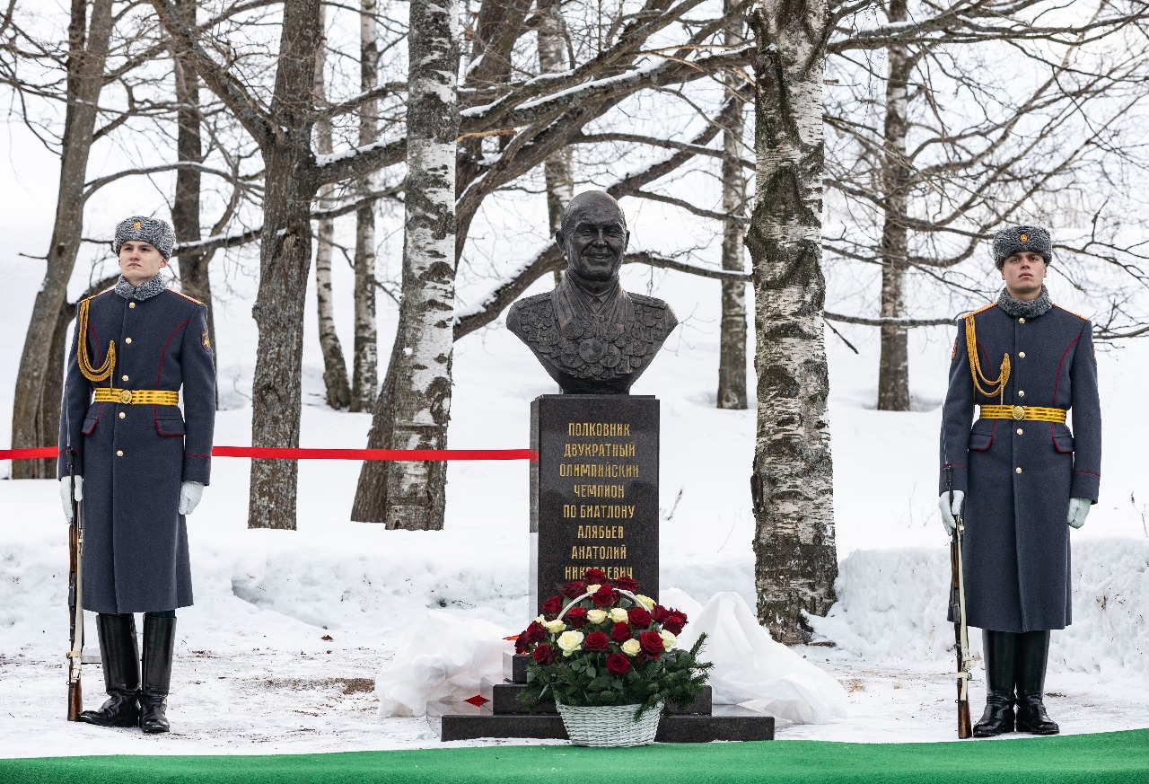 В Токсово установили памятник двукратному олимпийскому чемпиону Анатолию Алябьеву