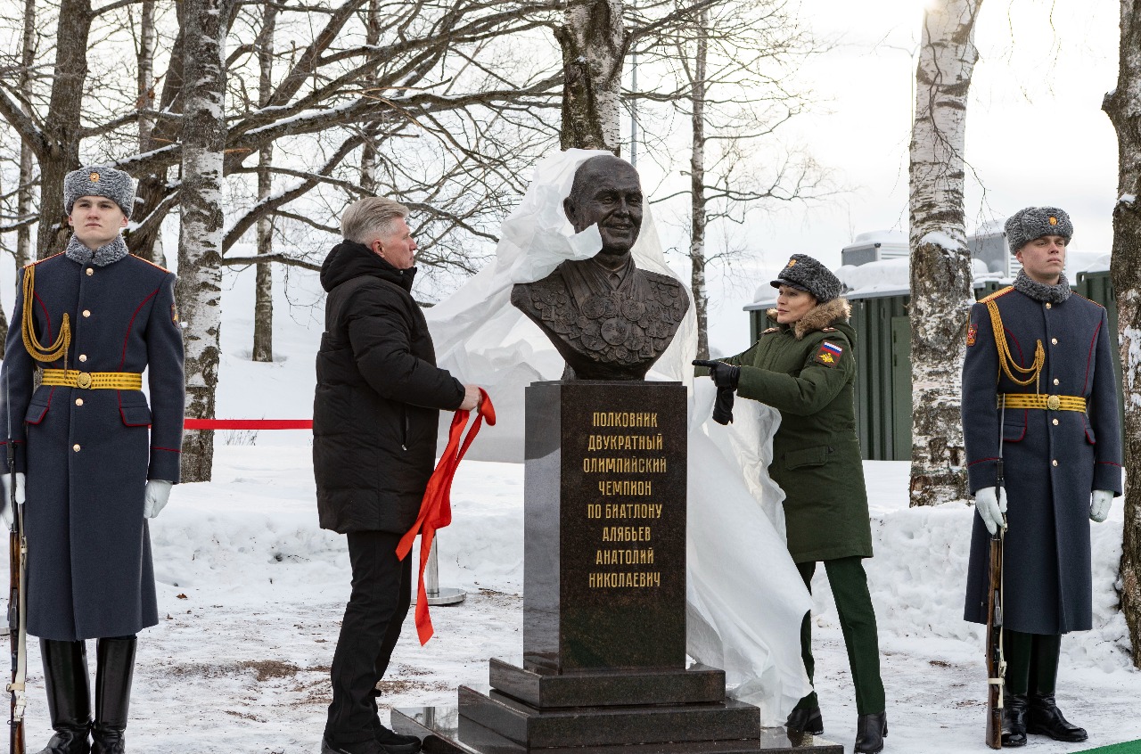 В Токсово установили памятник двукратному олимпийскому чемпиону Анатолию Алябьеву