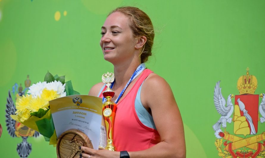 Арина Былинко выиграла гонку на 10 км классическим стилем на чемпионате России по лыжероллерам 2024 в Дёмино