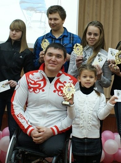 Школьники из Мытищ пообщались с четырёхкратным чемпионом зимних Паралимпийских игр Иреком Зариповым.