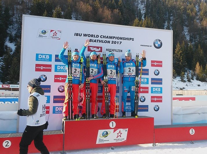 Российская команда одержала победу в мужской эстафете чемпионата мира по лыжам в Хохфильцене.