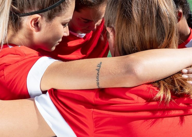 Норвежские биатлонистки первыми финишировали в эстафете в Хохфильцене.